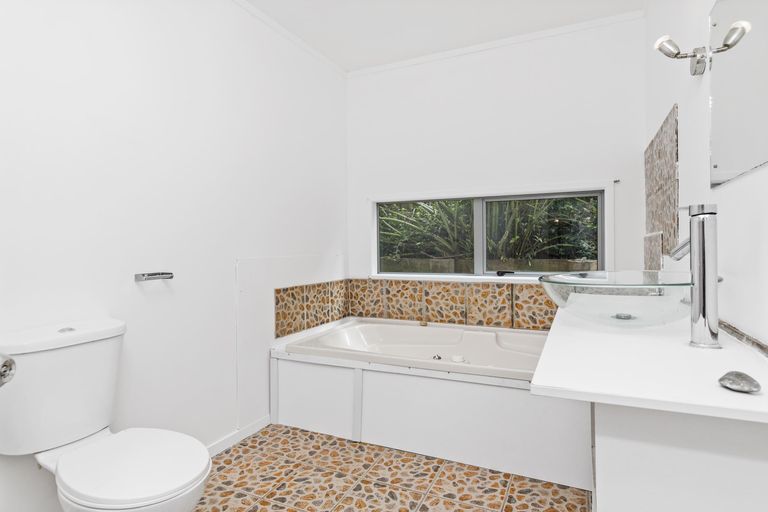 Photo of property in 22b Norman Road, Titirangi, Auckland, 0604