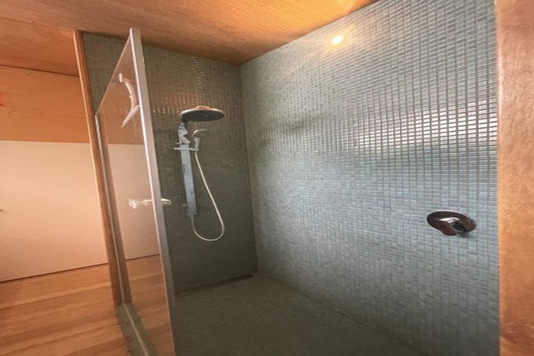 Photo of property in 24 Beacon Hill Road, Strathmore Park, Wellington, 6022