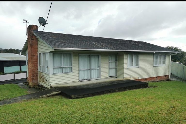 Photo of property in 23 Barron Drive, Green Bay, Auckland, 0604