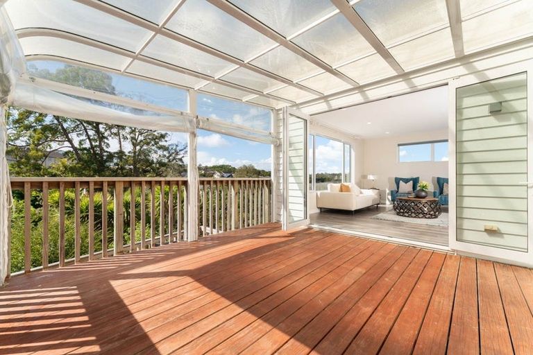 Photo of property in 25 Para Close, Fairview Heights, Auckland, 0632