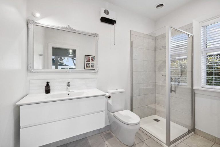 Photo of property in 19 Weston Road, St Albans, Christchurch, 8052