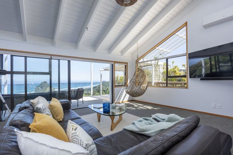 Photo of property in 109 Seaview Road, Piha, 0772