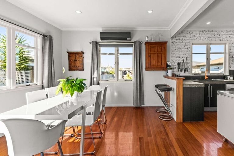 Photo of property in 236 Kennedy Road, Onekawa, Napier, 4110