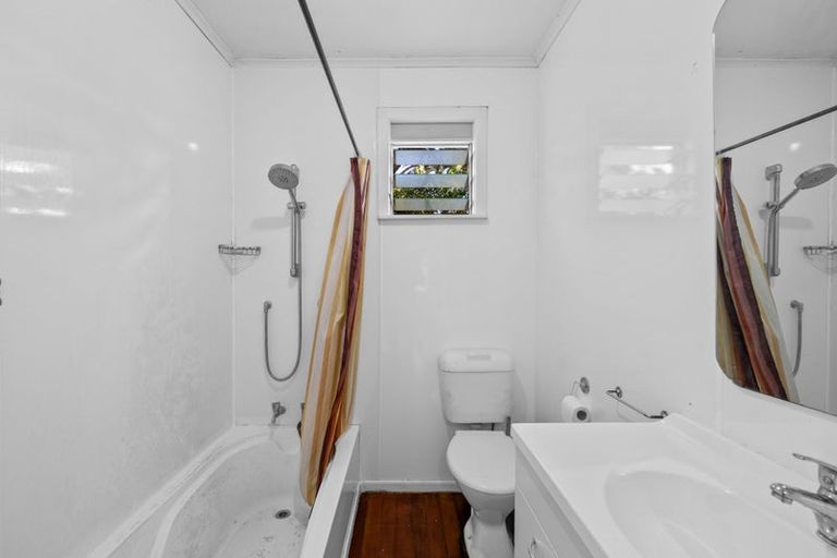 Photo of property in 29 Beaubank Road, Kelston, Auckland, 0602