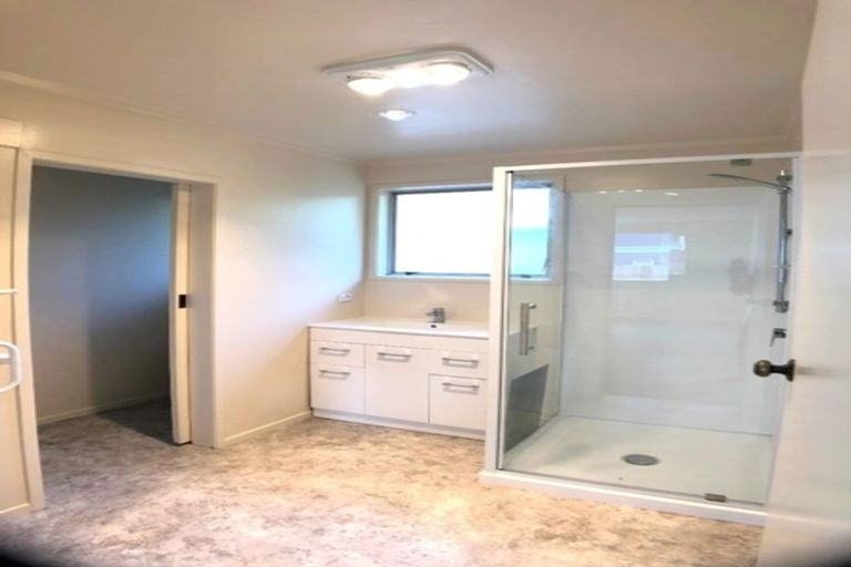 Photo of property in 1a Kamara Road, Glen Eden, Auckland, 0602