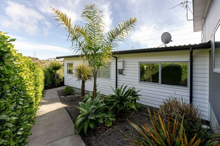 Photo of property in 17 Botany Lane, Whitby, Porirua, 5024