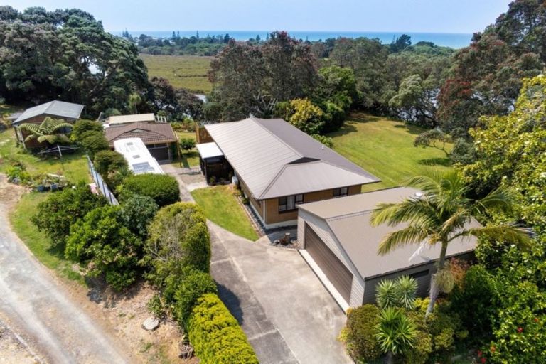 Photo of property in 37 Pohutukawa Drive, Athenree, Katikati, 3177