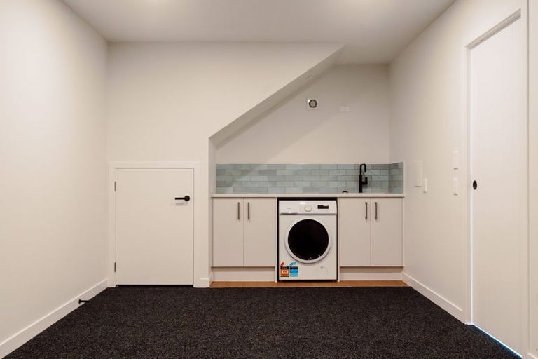 Photo of property in 15b Speedy Crescent, Hillcrest, Auckland, 0627