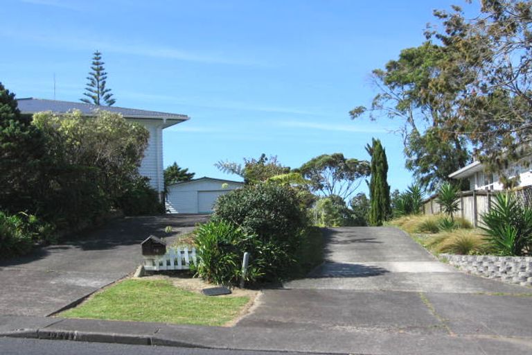 Photo of property in 18 Sycamore Drive, Sunnynook, Auckland, 0620