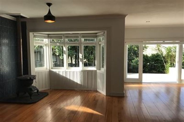 Photo of property in 193 Mokoia Road, Birkenhead, Auckland, 0626