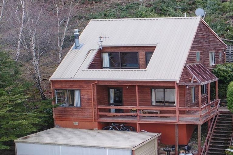 Photo of property in 60b Wynyard Crescent, Fernhill, Queenstown, 9300