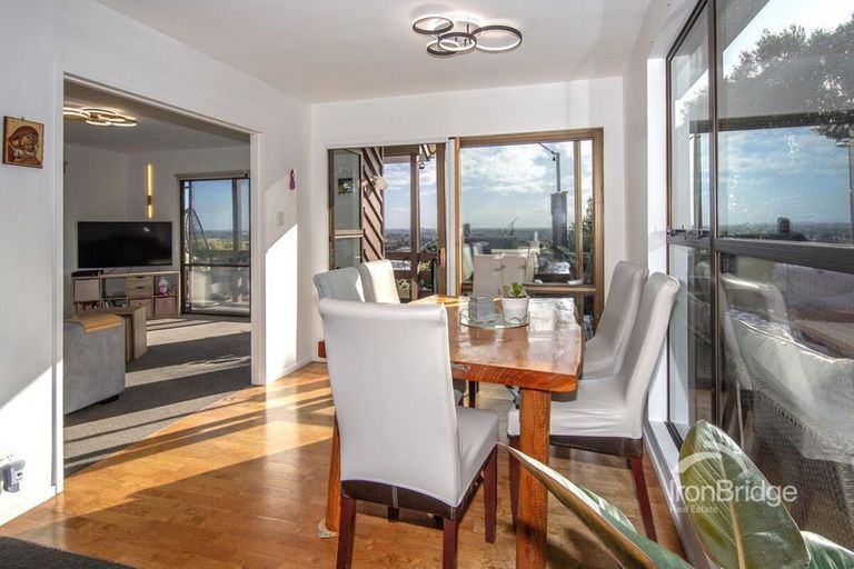 Photo of property in 10 Osmond Lane, Mount Pleasant, Christchurch, 8081