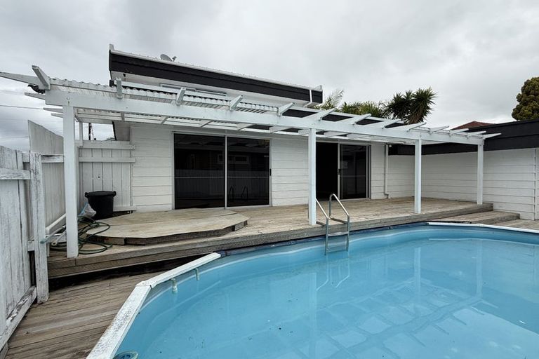 Photo of property in 607 Beach Road, Rothesay Bay, Auckland, 0630