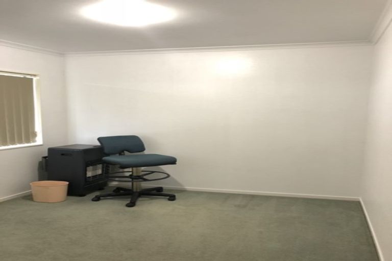 Photo of property in 33a Schnapper Rock Road, Greenhithe, Auckland, 0632