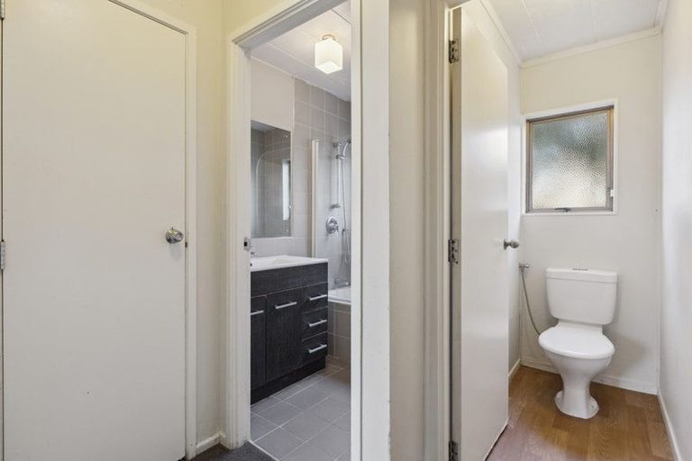 Photo of property in 2/31 Blease Street, New Lynn, Auckland, 0600