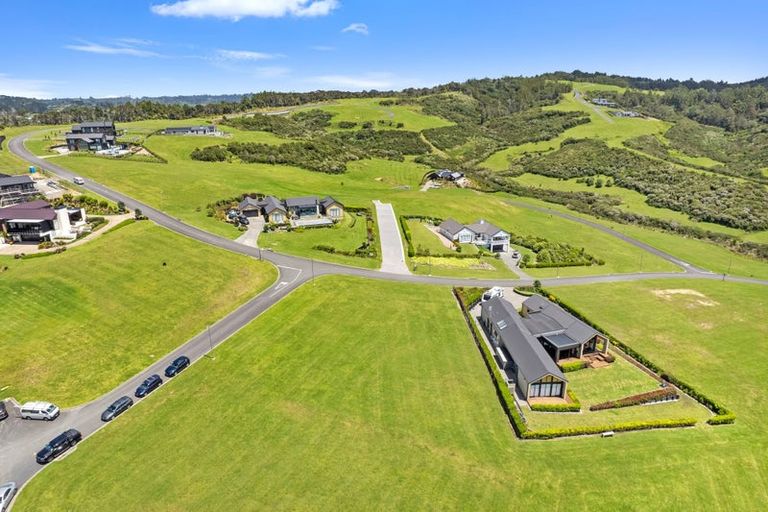 Photo of property in 1 Takahuri Place, Okura Bush, Silverdale, 0794