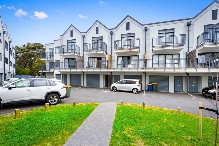 Photo of property in Krisley Court, 16/6 Ambrico Place, New Lynn, Auckland, 0600