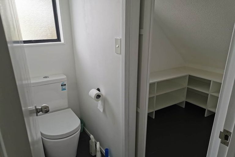 Photo of property in 2/20a Lavery Place, Sunnynook, Auckland, 0632