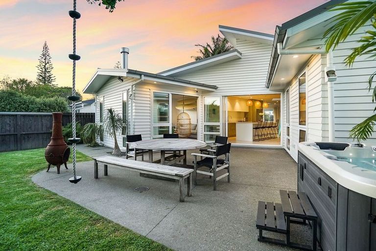 Photo of property in 24 Motuora Road, Manly, Whangaparaoa, 0930