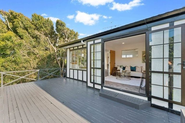 Photo of property in 30 Hoskins Avenue, Hillsborough, Auckland, 1042