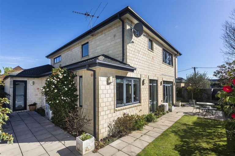 Photo of property in 5 Elmwood Road, Strowan, Christchurch, 8052