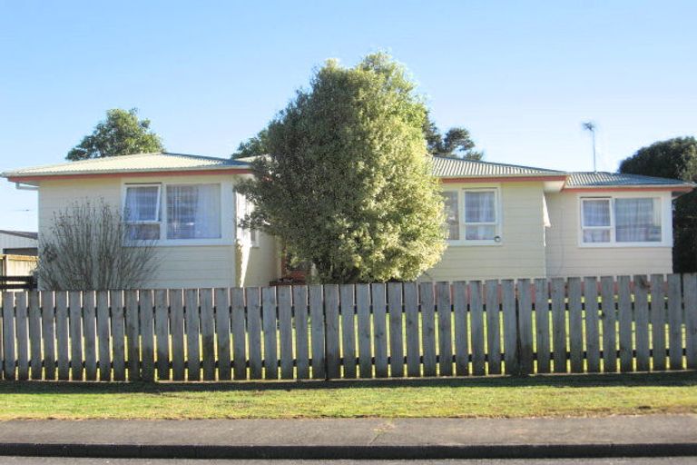 Photo of property in 27 Cargill Street, Papakura, 2110
