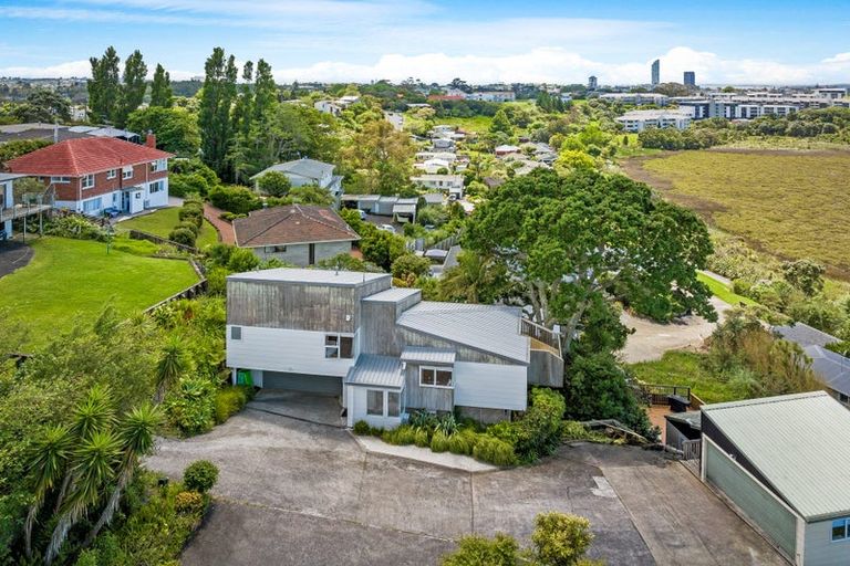 Photo of property in 2/63 College Road, Northcote, Auckland, 0627