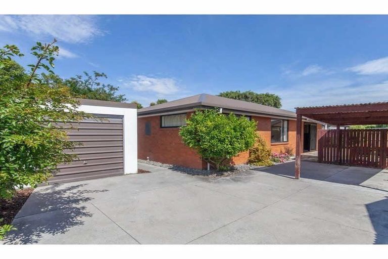 Photo of property in 2/25 Wainoni Road, Wainoni, Christchurch, 8061