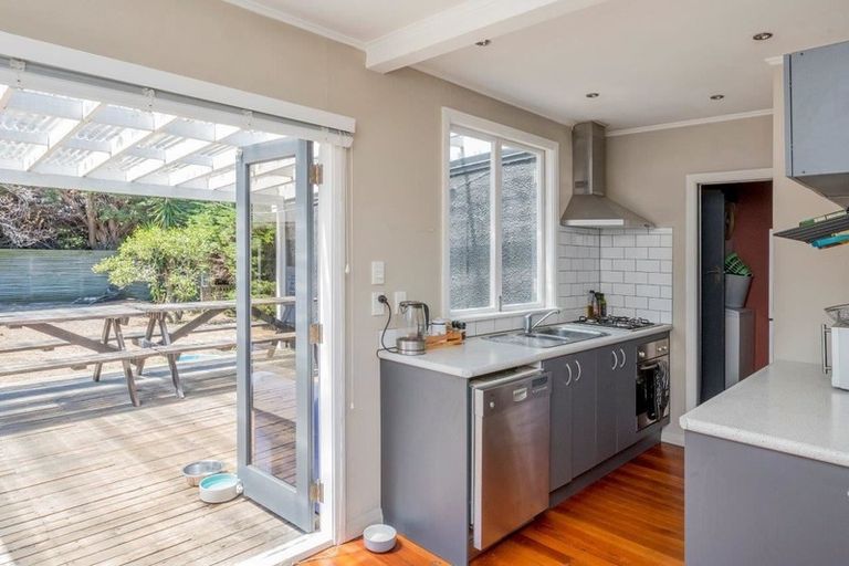 Photo of property in 31 Hemara Street, Waikanae Beach, Waikanae, 5036