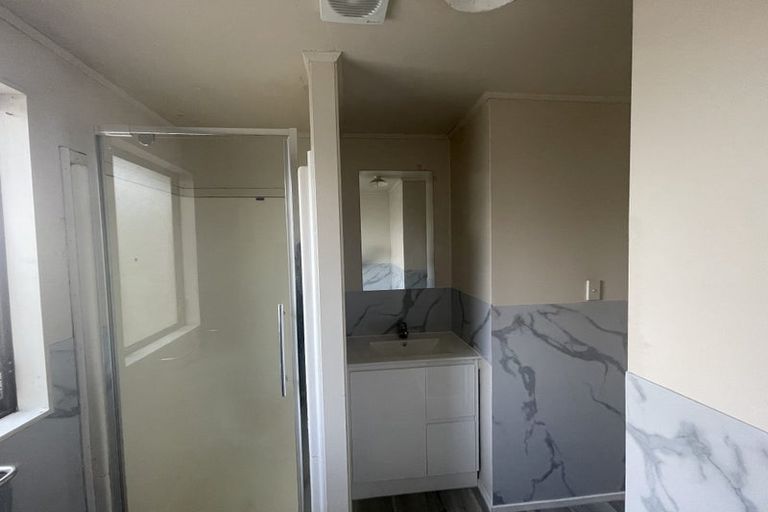 Photo of property in 2/12 Trimdon Street, Randwick Park, Auckland, 2105