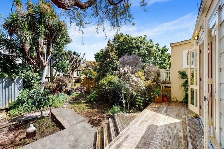 Photo of property in 140 Russell Terrace, Berhampore, Wellington, 6023