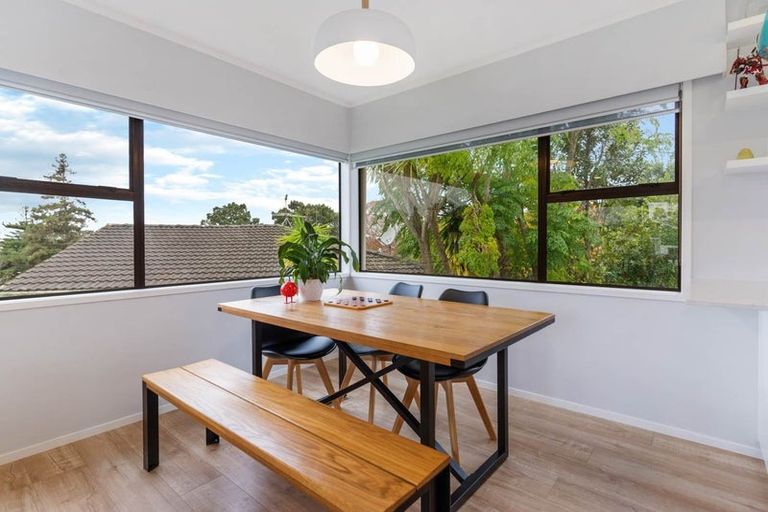 Photo of property in 7 Blyton Lane, Pakuranga Heights, Auckland, 2010