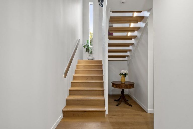 Photo of property in 92c Hinemoa Street, Birkenhead, Auckland, 0626