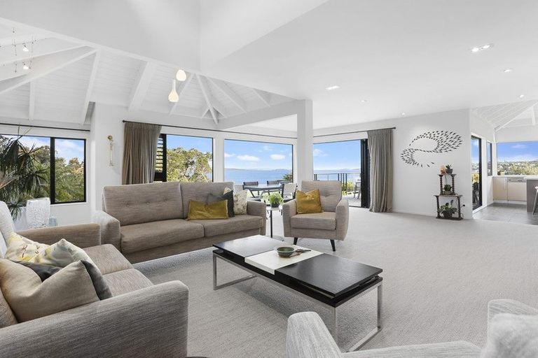 Photo of property in 6 Portal Place, Murrays Bay, Auckland, 0630