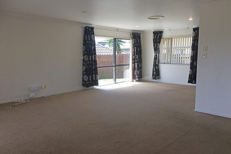 Photo of property in 6 Bokeen Lane, Flat Bush, Auckland, 2019