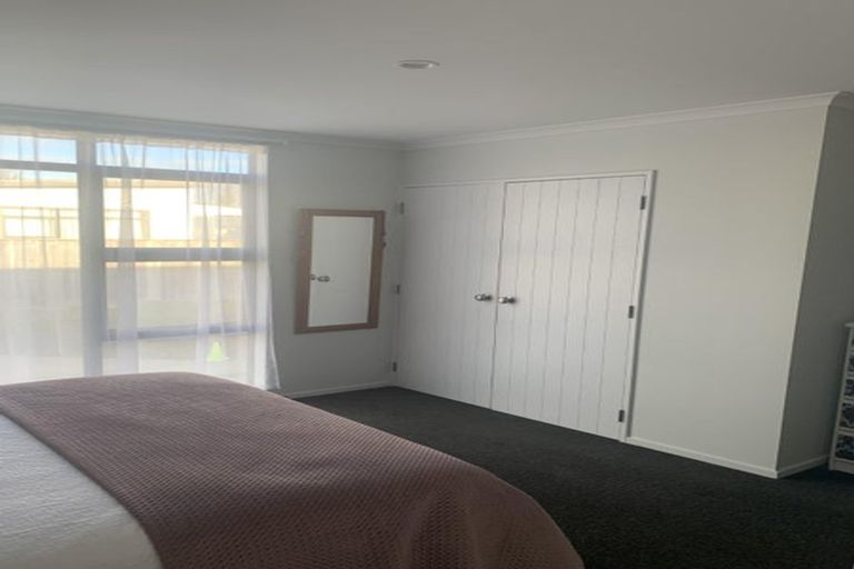 Photo of property in 48 Exeter Crescent, Takaro, Palmerston North, 4412