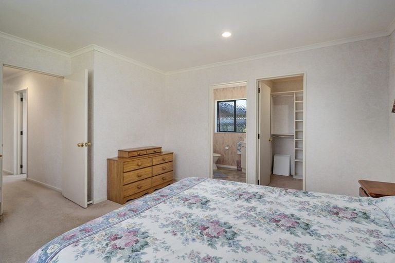Photo of property in 34 Greenwood Place, Fitzherbert, Palmerston North, 4410
