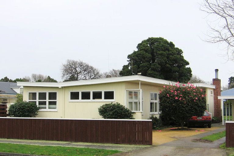 Photo of property in 10 Hughes Avenue, Hokowhitu, Palmerston North, 4410