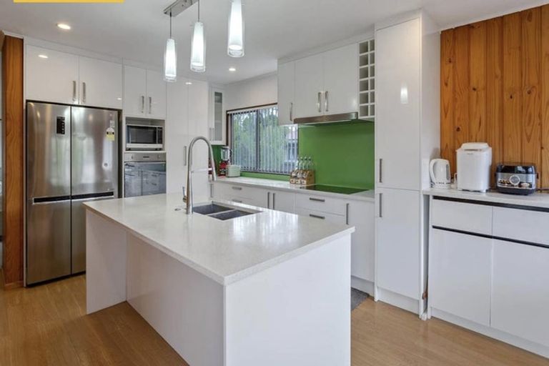 Photo of property in 20 Linwood Avenue, Forrest Hill, Auckland, 0620