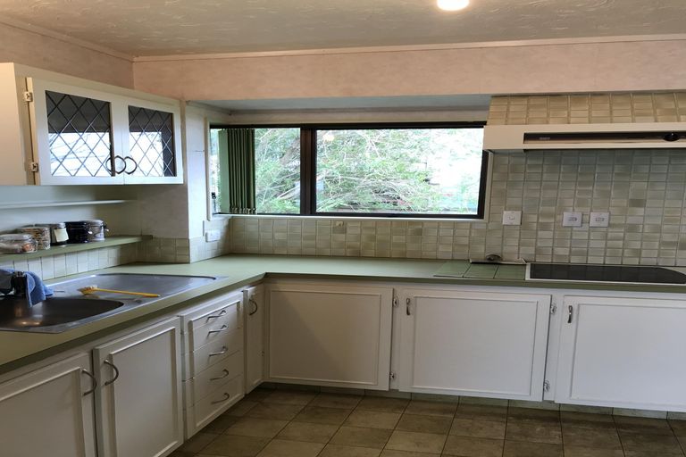 Photo of property in 18a Gledstane Road, Stanmore Bay, Whangaparaoa, 0932