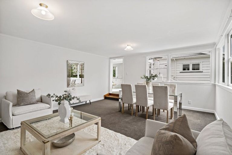 Photo of property in 24 Alberta Street, Point Chevalier, Auckland, 1022