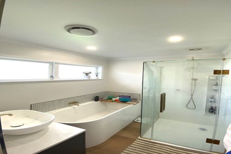 Photo of property in 10 Woodman Drive, Tawa, Wellington, 5028