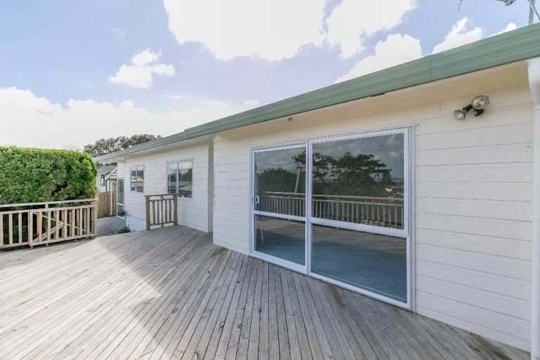 Photo of property in 28 Drome View Place, Beach Haven, Auckland, 0626