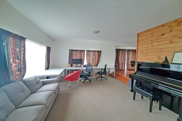 Photo of property in 16 Mallard Place, Unsworth Heights, Auckland, 0632