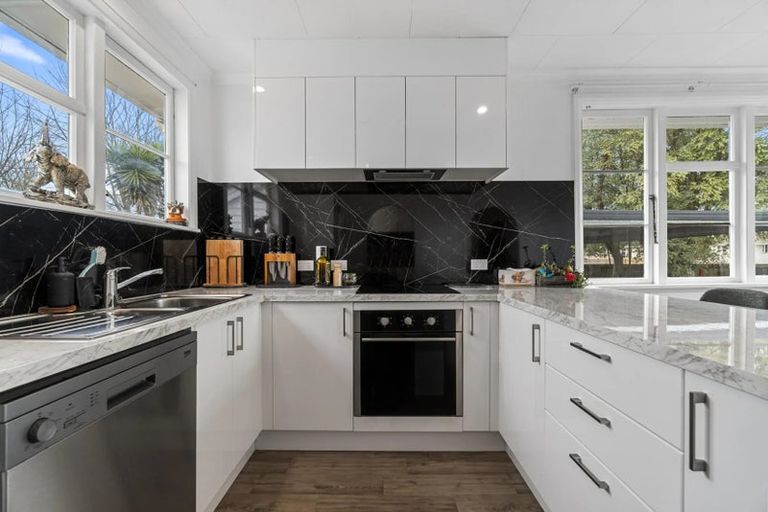 Photo of property in 6 Kenney Crescent, Fairfield, Hamilton, 3214