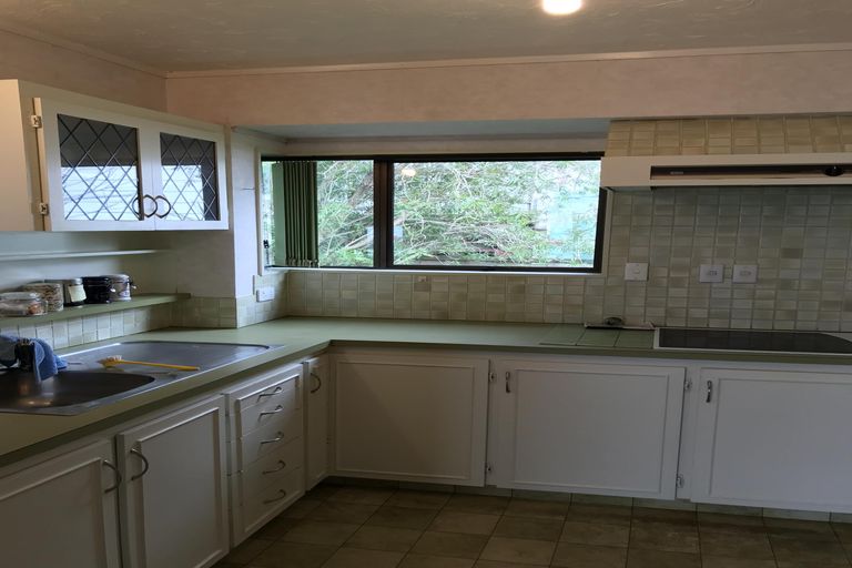 Photo of property in 18a Gledstane Road, Stanmore Bay, Whangaparaoa, 0932