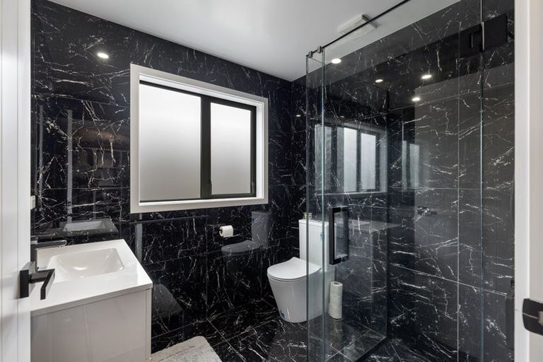 Photo of property in 12 Ivy Lane, Kelvin Grove, Palmerston North, 4414