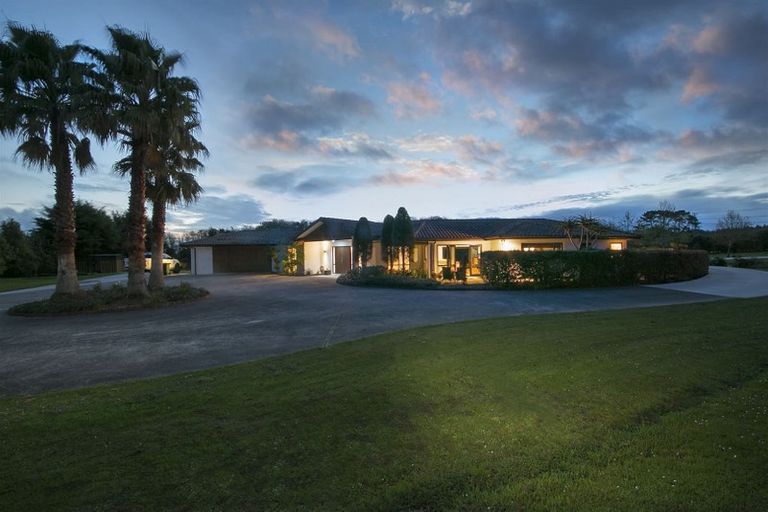 Photo of property in 210 Oraha Road, Kumeu, 0892