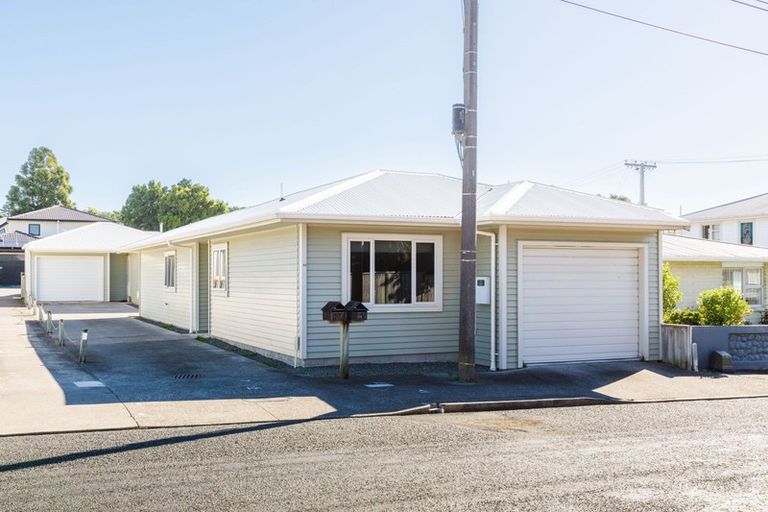 Photo of property in 44 Belt Road, Moturoa, New Plymouth, 4310