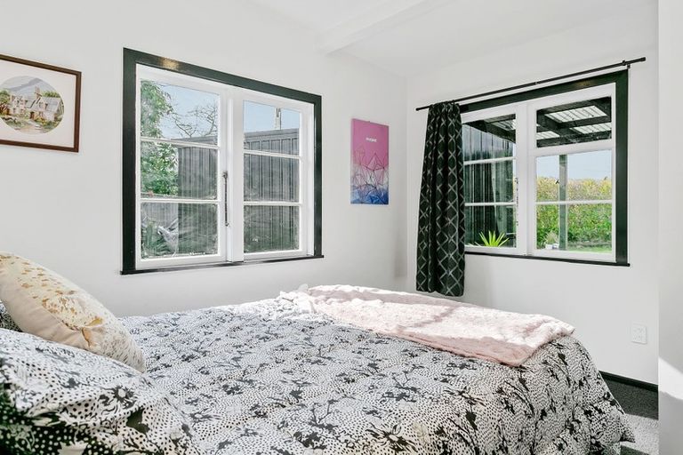 Photo of property in 14 Pipi Street, Two Mile Bay, Taupo, 3330